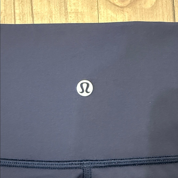 Lululemon Wunder Under Crop - Picture 9 of 9